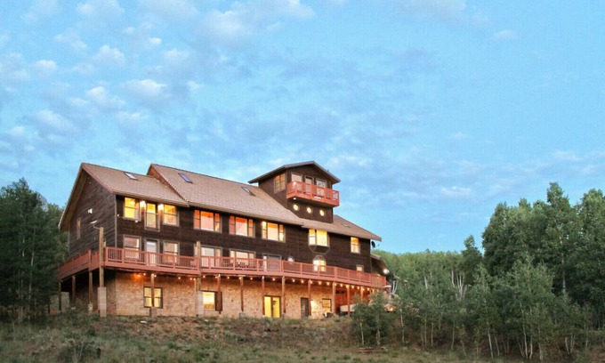 Como House | Serene Retreat with Hot Tub and Scenic Views on 5 Acres