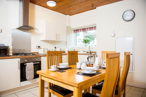 Saint Clears House | Family-Friendly Awel Taf Cottage with Parking & Breakfast