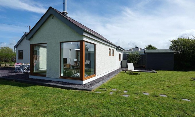 Mynytho House | Child-Friendly Awelon: 4-Star Stay with Top Guest Ratings