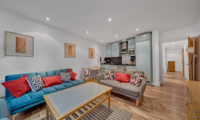 Tower Hill Apartment | Stylish 1 Bed Apartment at Tower Hill - Rated 9.4/10