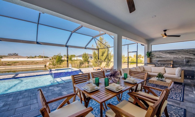 Pelican Villa | Awesome 4/3 waterfront villa/heated pool, hot tub, kayaks, fishing poles, bikes