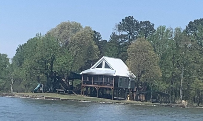 Cedar Bluff House | Beautiful 4 Bed/2 Bath Home with Lake Views & Breakfast