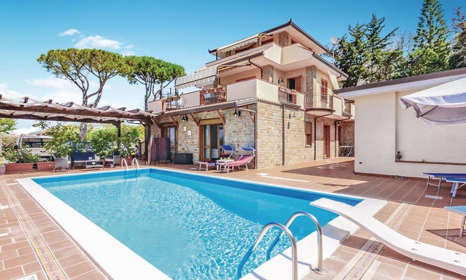 Santa Maria di Castellabate Apartment | Top-Rated 3 Bedroom Stay in Scenic Castellabate