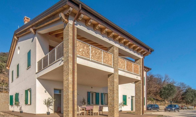 Cinto Euganeo Apartment | Pet-Friendly 3 Bedroom Stay in Valnogaredo with Pool