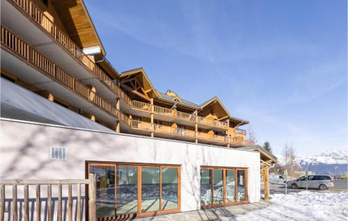 Les Bottieres Apartment | Cozy Apartment in Saint-Pancrace with Pool and Sauna