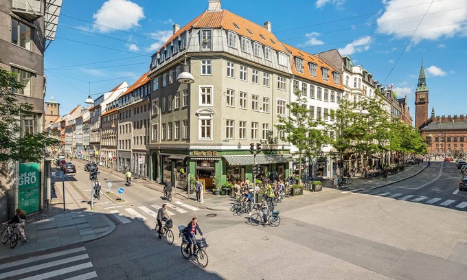 København V Apartment | Prime Copenhagen Apartment with Lake View & Spa Amenities