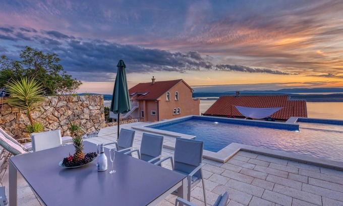 Klanfari Apartment | Explore Blissful 2 Bedroom Retreat in Dramalj