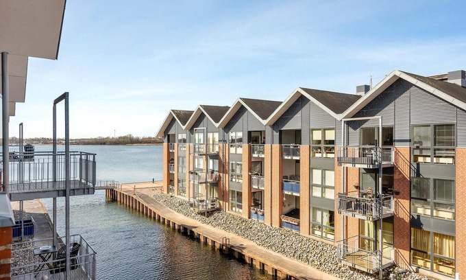 Grasten Apartment | Bright and Modern Marina Apartment with Ocean Views