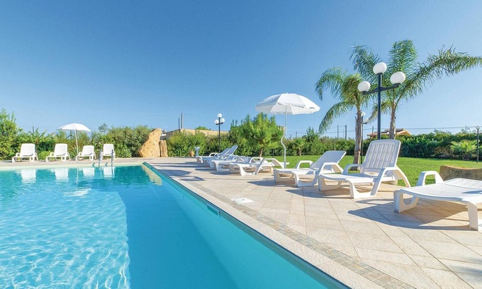 Marsala Apartment | Relax in a 2-Bedroom Oasis with Oceanfront Views