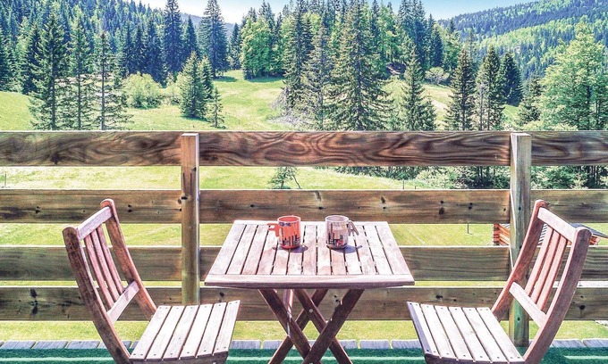 Premanon Apartment | Top-Rated 1 Bedroom Getaway in Premanon with Spa & Kitchen