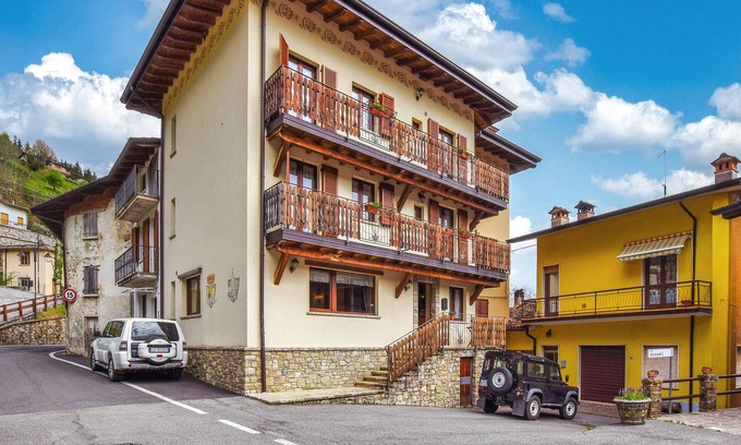 Tavernole sul Mella Apartment | Inviting Mountain View Apartment with Pet-Friendly Amenities