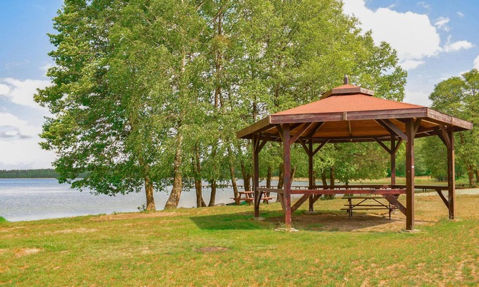 Drawno Apartment | Cozy Apartment for Four with Lake View at Dominikovo Lake