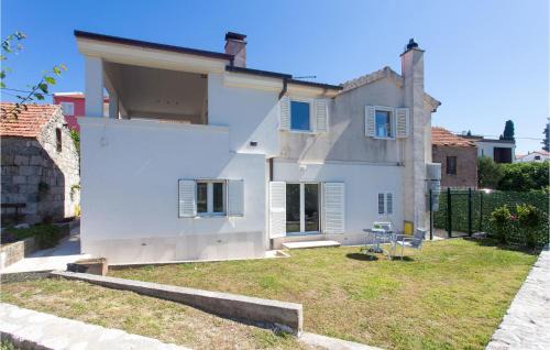 Omis Apartment | Inviting Podgrade Apartment with Jacuzzi & Perfect Reviews