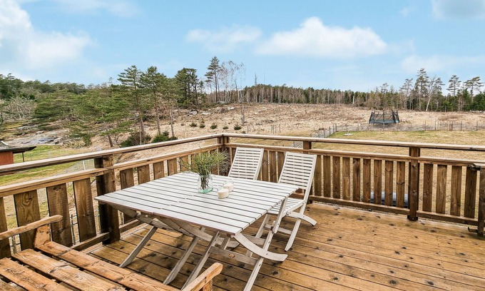Ljungskile Apartment | Nature Retreat: Cozy Apartment on Sweden's Beautiful Coast