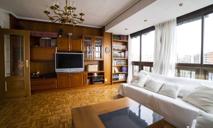 Extramurs Apartment | Prime Apartment in Valencia Center with Spa and Breakfast