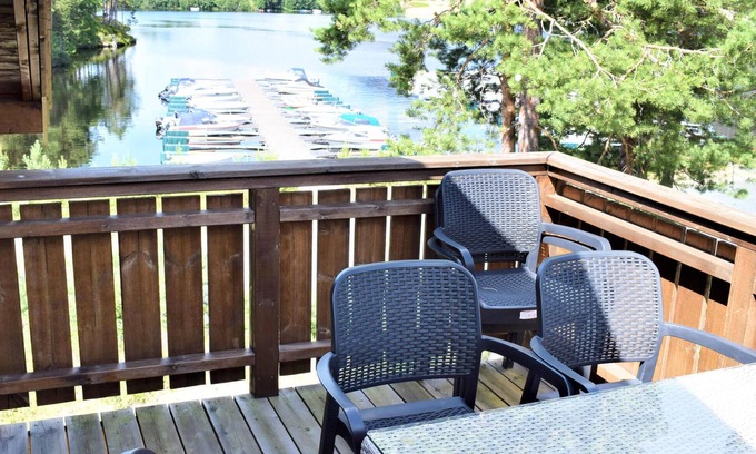 Kviteseid Apartment | Experience Nature's Beauty in Vrådal: Pet-Friendly Retreat