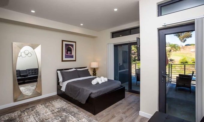Bankers Hill Apartment | Inviting Balboa Park View with Huge Balcony in San Diego