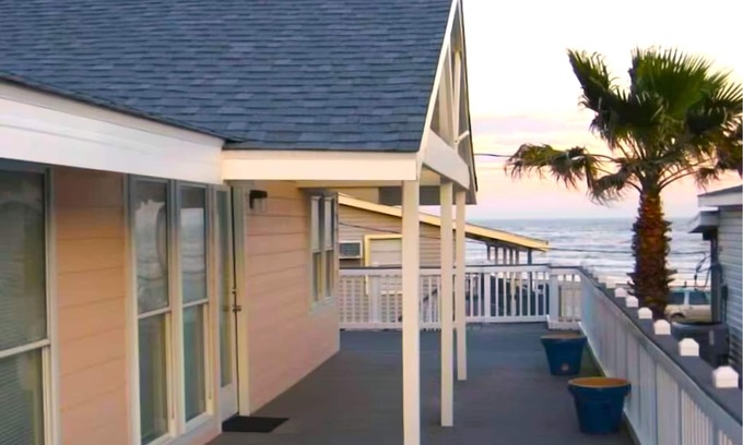 Galveston House | Idyllic Beachfront Retreat with Spectacular Ocean Views