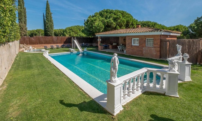 Sant Andreu de Llavaneres House | Spacious 4-Bedroom Home with Ocean View & Private Pool