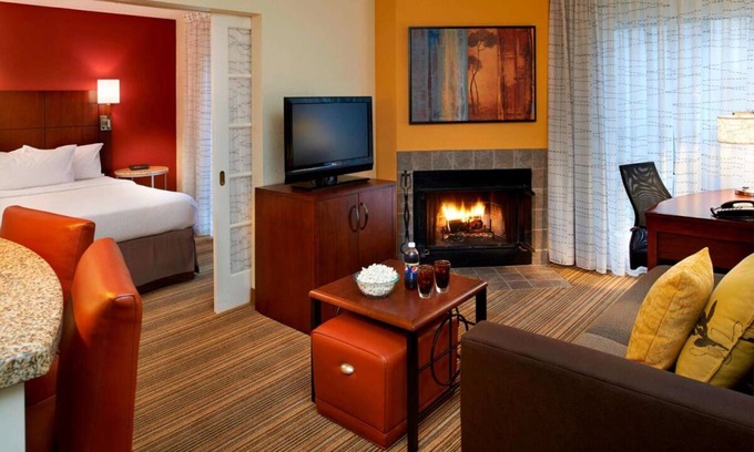 Warren Resort | Pet-Friendly Retreat with Full Kitchen & Outdoor Pool