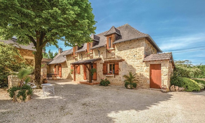 Terrasson-la-Villedieu House | Cozy Cottage with Unique Charm and Family-Friendly Amenities