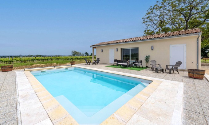 Belves-de-Castillon House | Awesome home in Belves-De-Castillon