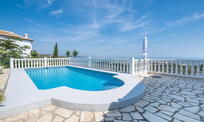 Rafol de Almunia House | Stylish Vacation Home with Sea View & Heated Pool Escape