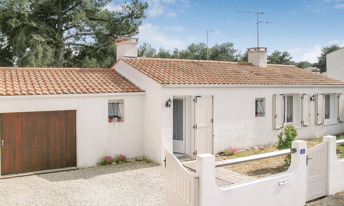 La Faute-sur-Mer House | Cozy 2-Bedroom Retreat by the Ocean in La Faute sur Mer