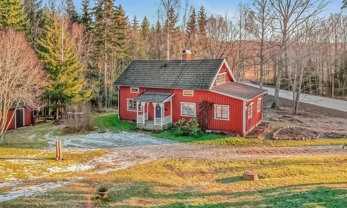 Edsleskog House | Relaxing Fishing Vacation at Edslan Lake With Spa & Breakfast