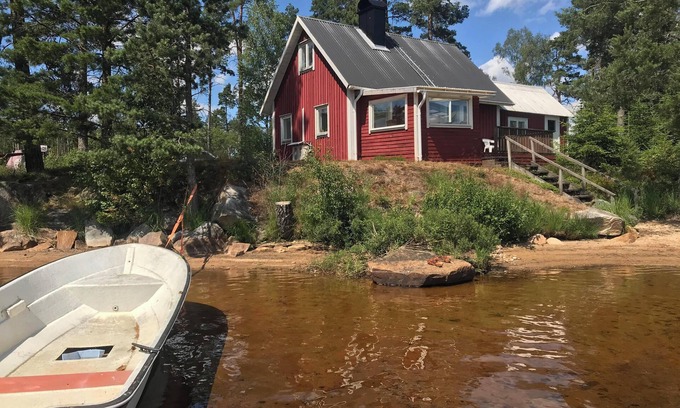 Asenhoga House | Cozy 2-Bedroom Stay in Åsenhöga with Lake View