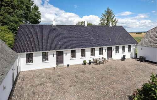 Bago House | Delightful Home in Assens with Family-Friendly Kitchen