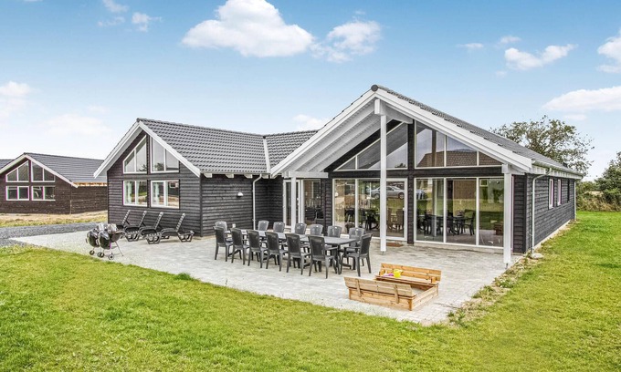 Skastrup House | Spacious 6-Bedroom Oceanfront Retreat in Bogense