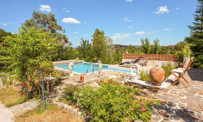 Bordezac House | Cozy 1 Bedroom Stay in Bordezac with Pool & Spa