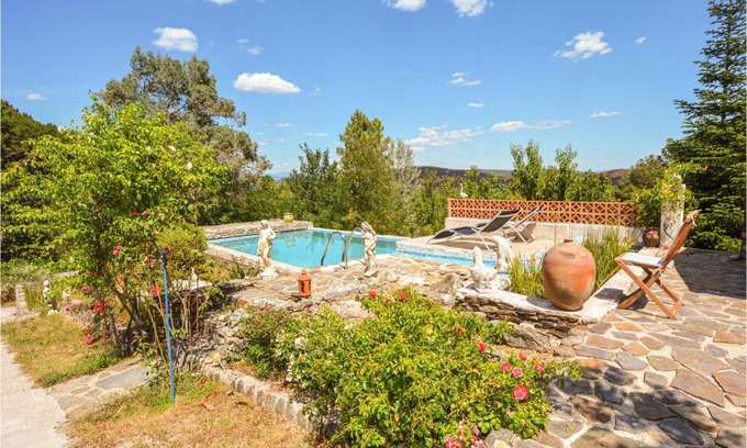 Bordezac House | Inviting Bordezac Retreat with Pool and Kitchenette