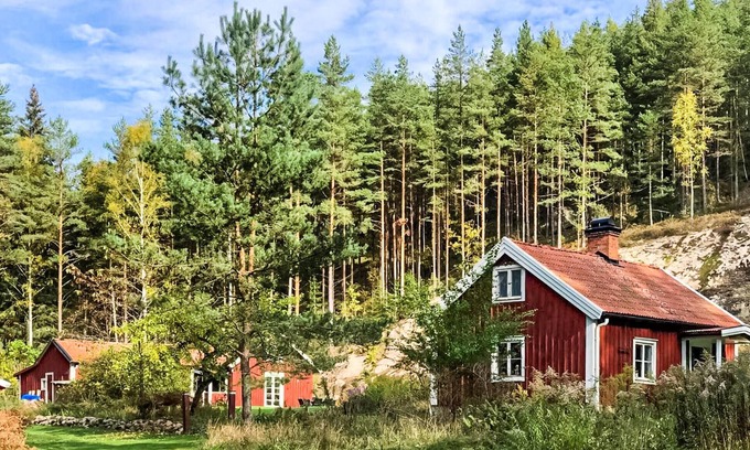 Malexander House | Escape to Nature in a Cozy Vacation Home Near the Lake