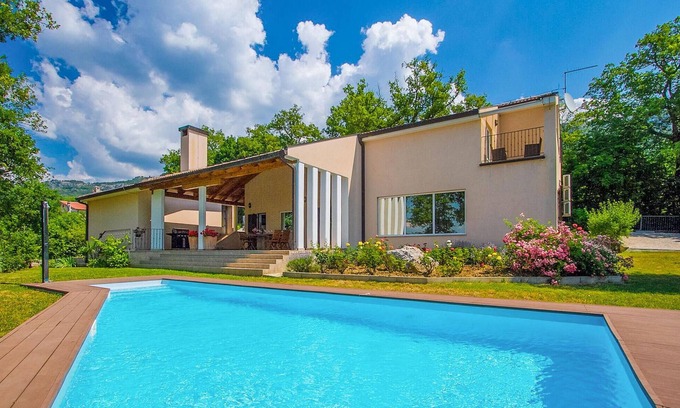 Sveti Martin House | Ideal Family Villa for Relaxation and Private Getaways