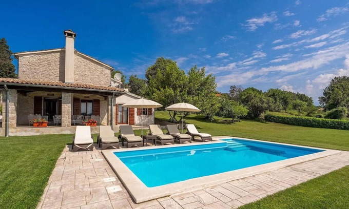 Buzet House | Relaxing 3 Bedroom Retreat with Pool in Buzet