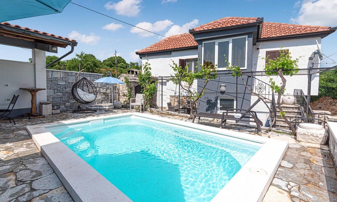 Gornje Danilo House | Pet-Friendly 2 Bedroom Retreat with Ocean Views in Danilo
