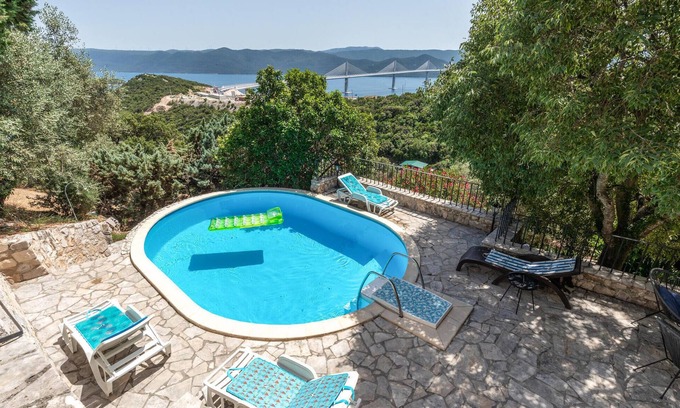Duboka House | Cozy Cottage with Breathtaking Views and Pool Access