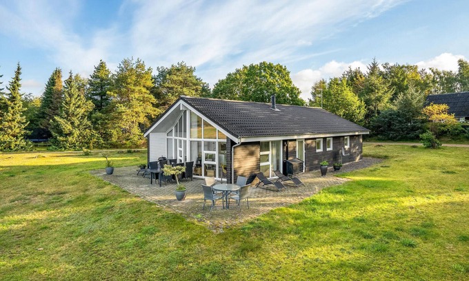 Øksenmølle House | Indulge in a Relaxing Vacation Home with Spa and Breakfast
