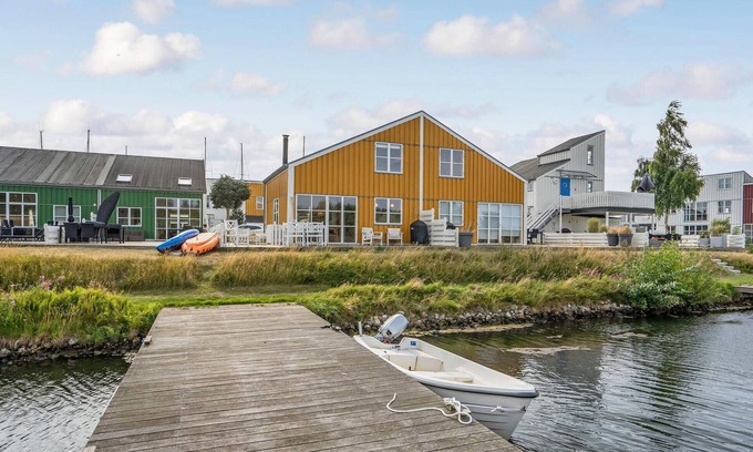 Øer Strand House | Spacious 3-Bedroom Retreat with Ocean Views in Ebeltoft