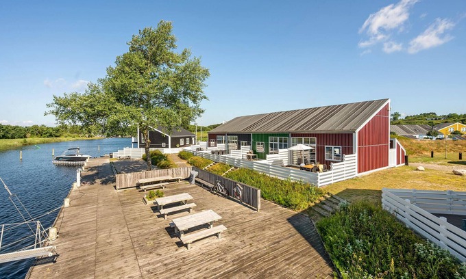 Øer Strand House | Cozy Terraced House with Pool Near Ebeltoft's Beach