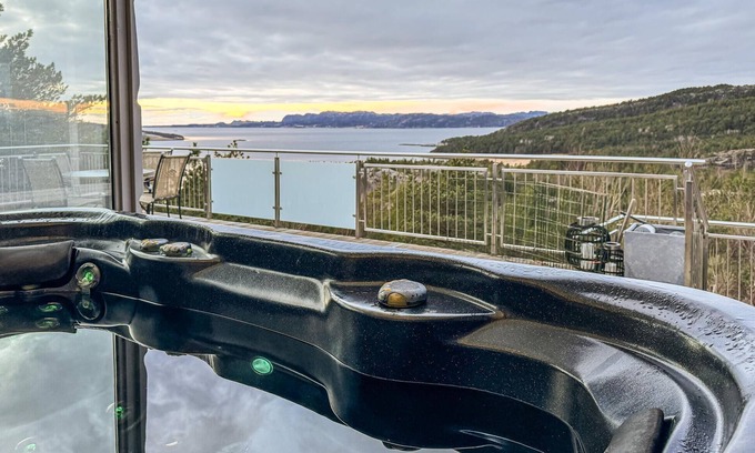 Rissa House | Experience Breathtaking Views From Your Fjord Vacation Home