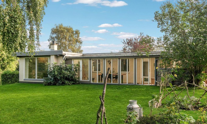 Havnsø House | Relaxing 2-Bedroom Retreat with Ocean Views in Føllenslev