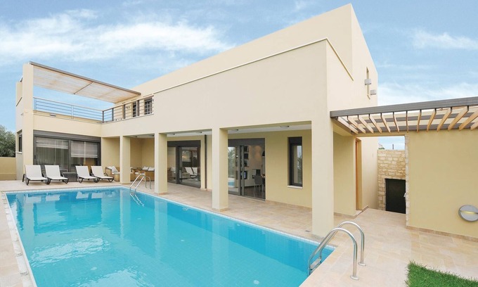 Skaleta House | Beautiful 4 Bedroom Retreat with Ocean Views in Rethymno