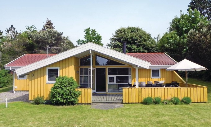 Udsholt House | Spacious 5 Bedroom Getaway with Oceanfront Views in Græsted