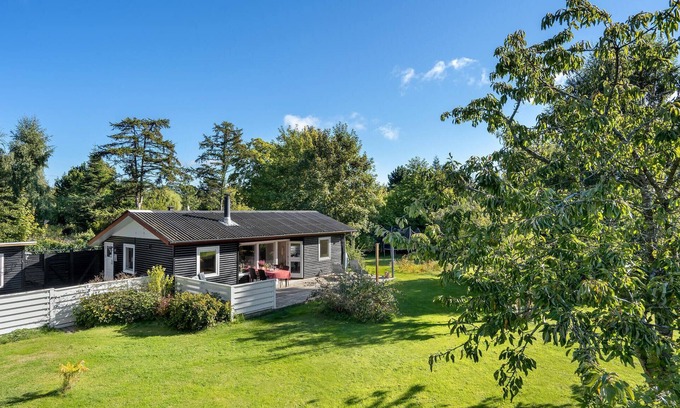 Udsholt House | Cozy 2-Bedroom Getaway with Ocean Views in Græsted