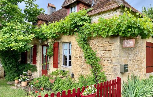 Granges-dAns House | Beautiful 2 Bedroom Home with Pool in Granges Dans