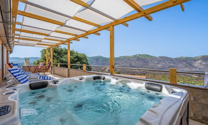 Grebastica House | Cozy 2 Bedroom Retreat with Oceanfront Views in Grebastica
