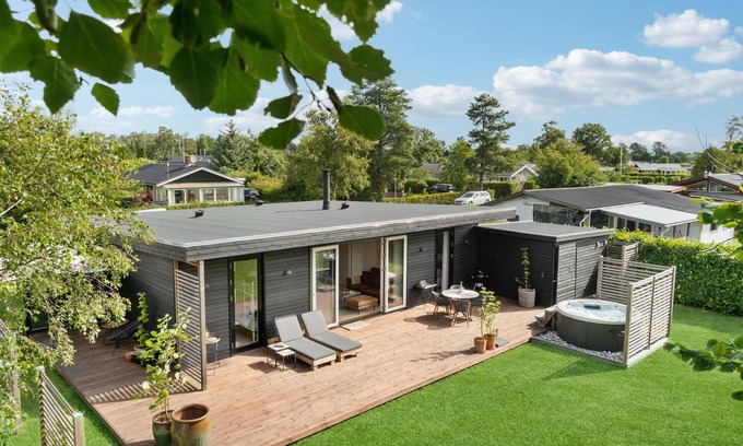 Grena Strand House | Cozy Cottage with Family-Friendly Outdoor Space and Ocean Views